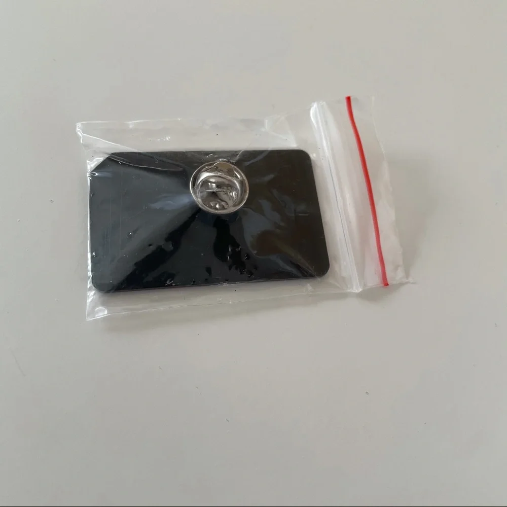 Ipsy Glamiversary Pin - Picture 2 of 2